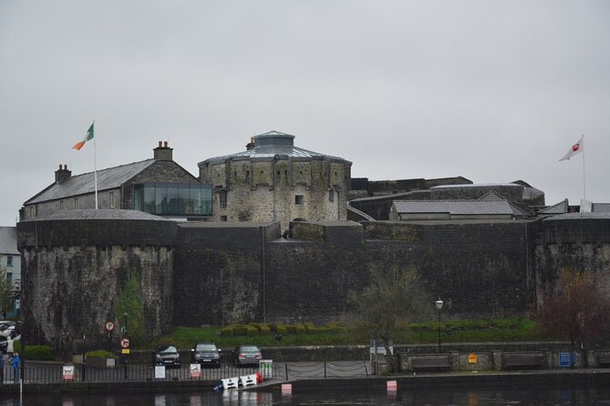 Tullamore Distillery, Athlone and Clonmacnoise from Galway - Sean’s Bar offers a very different kind of history