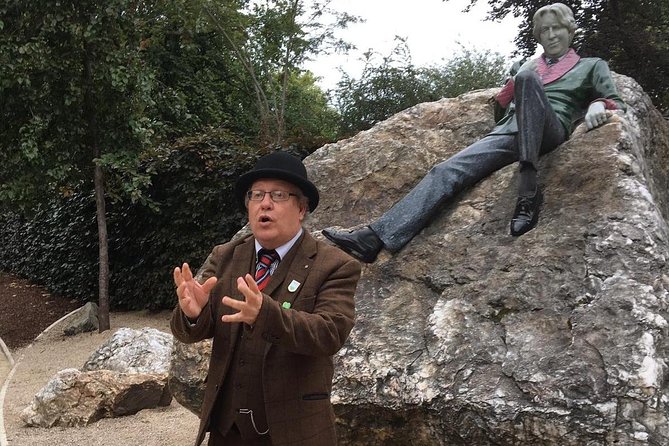 Walking tour in Merrion Square Park - Dublin Rogues Tour - Why Merrion Square makes a fine history stop