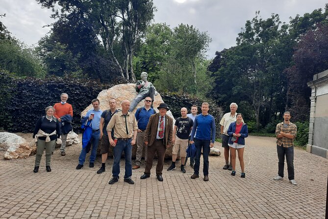 Walking tour in Merrion Square Park with a pint of Guinness Dublin Rogues Tour - Why Merrion Square makes a good setting