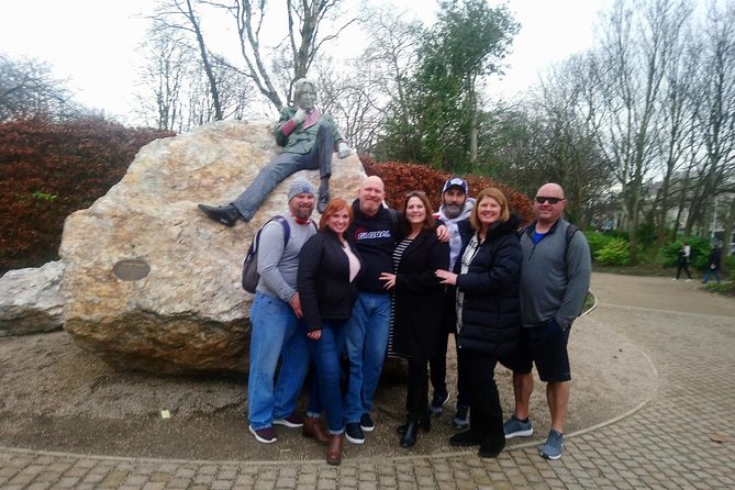 Walking tour in Merrion Square Park with a pint of Guinness Dublin Rogues Tour - Dave’s storytelling style