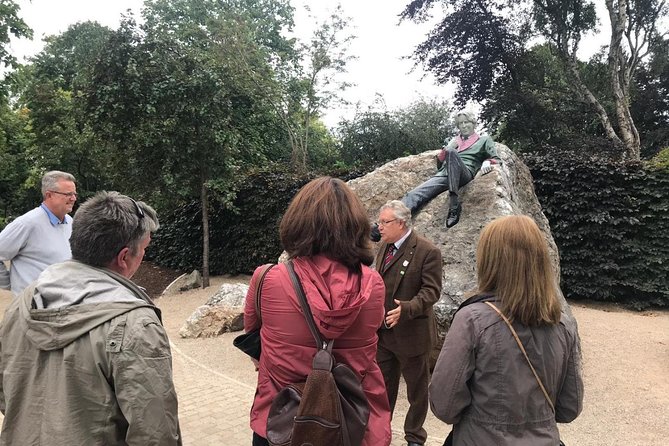 Walking tour in Merrion Square Park with a pint of Guinness Dublin Rogues Tour - A possible extra museum glimpse