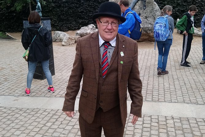 Walking tour in Merrion Square Park with a pint of Guinness Dublin Rogues Tour - From Daniel O’Connell to W. B. Yeats